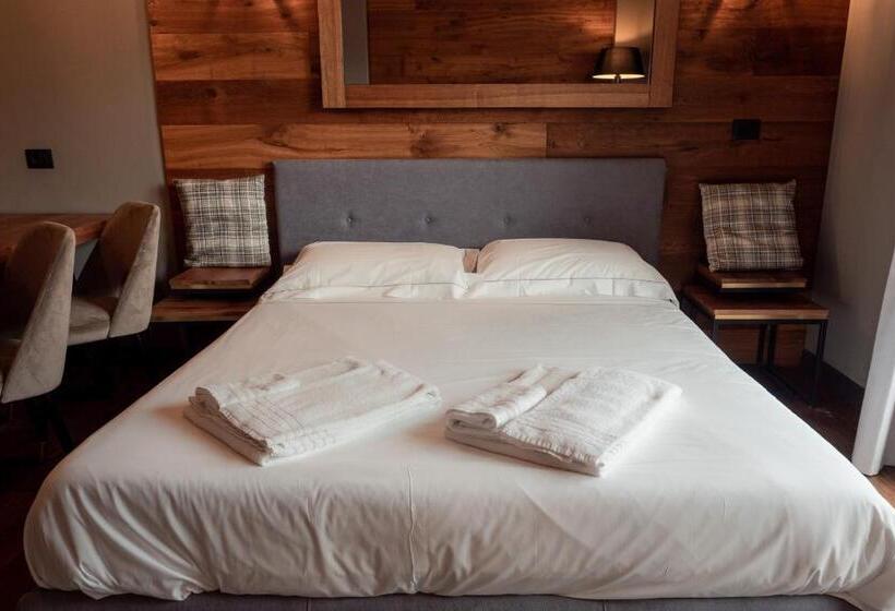 스탠다드 스튜디오, Chalet Everest   Luxury Apartments