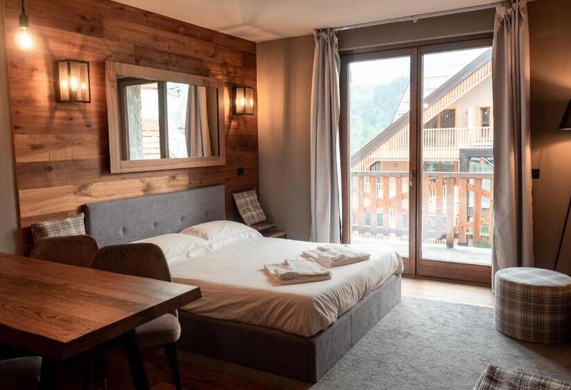 スタンダードスタジオ, Chalet Everest   Luxury Apartments