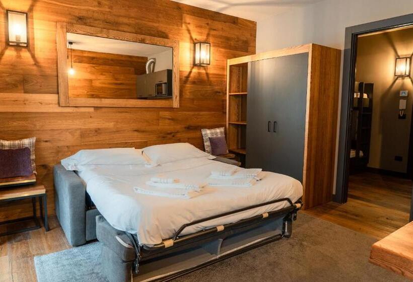 ファミリーステューディオ, Chalet Everest   Luxury Apartments