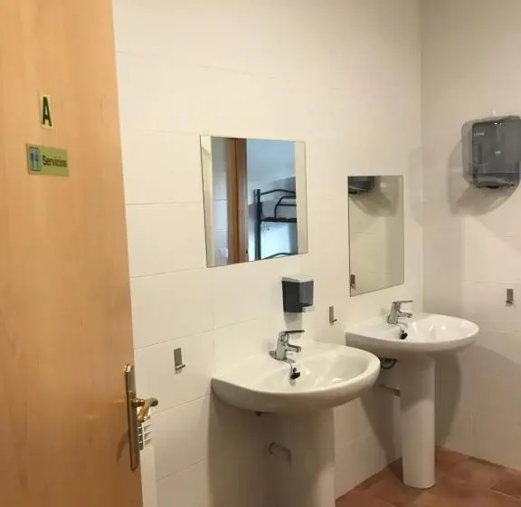 ルームシェアのワンベッド, Albergue De Castillazuelo