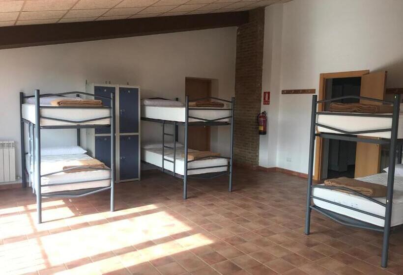 ルームシェアのワンベッド, Albergue De Castillazuelo