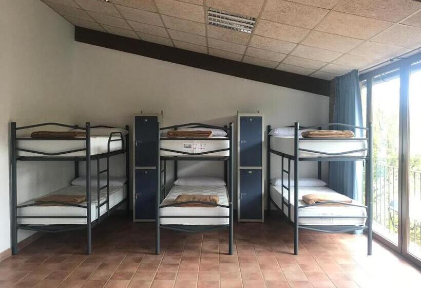 Кровать в Общей Комнате, Albergue De Castillazuelo