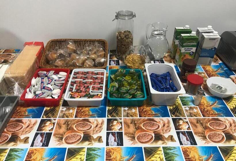 ルームシェアのワンベッド, Albergue De Castillazuelo