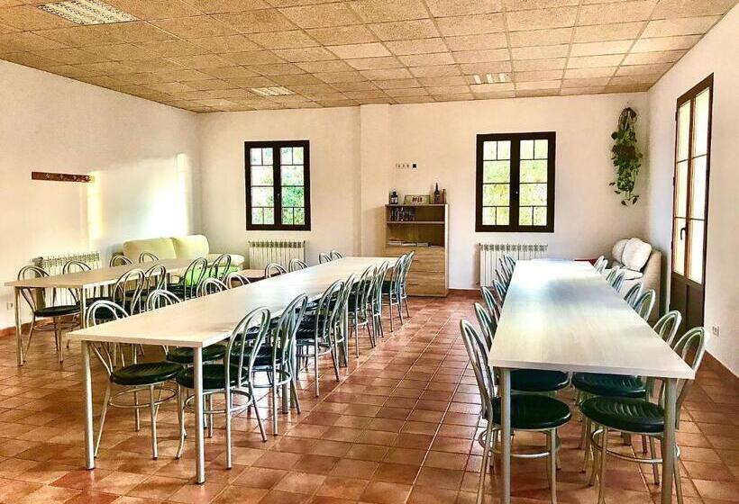 ルームシェアのワンベッド, Albergue De Castillazuelo