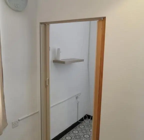 Chambre Economy, Bee Hostel