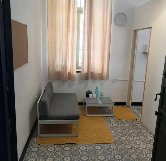 Chambre Economy, Bee Hostel