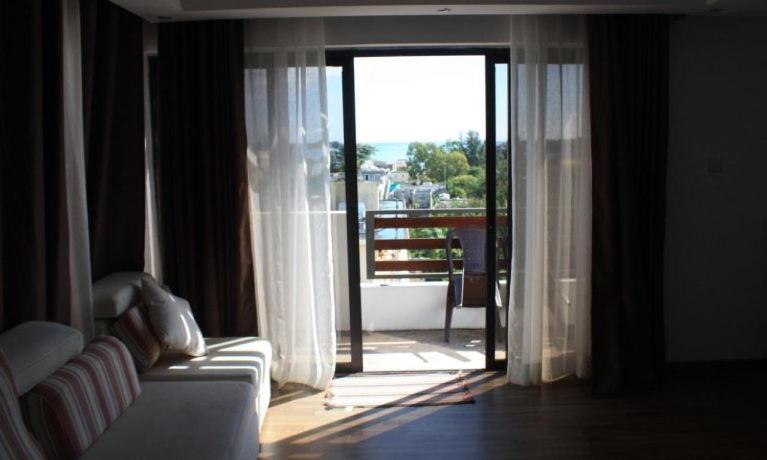 1 Bedroom Penthouse Apartment, Le Binome