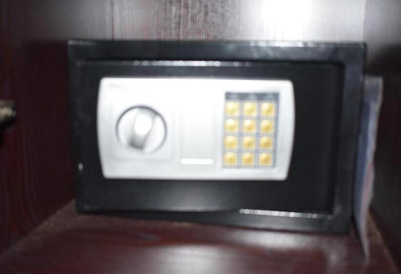 اتاق استاندارد با چشم‌انداز استخر, Le Binome