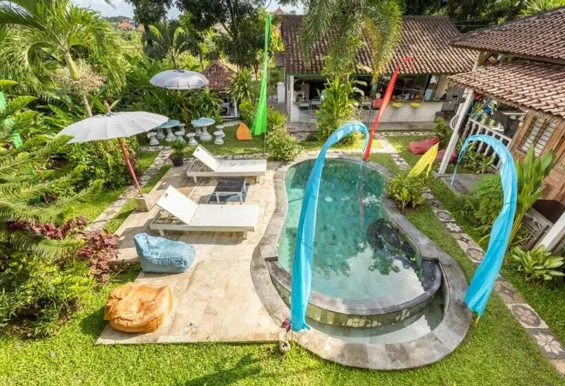 اتاق استاندارد با چشم‌انداز استخر, Bali Brothers Guesthouse
