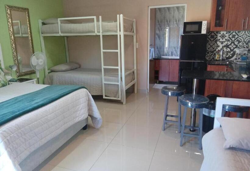 Quarto Familiar, Sonhos Dreams Self Catering Garden Cottages
