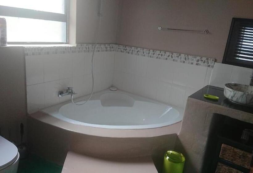 침실 2개 주택, Svh Bush Lodge