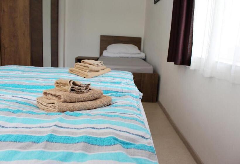 شقة غرفة واحدة, Apartmány V Podhradí