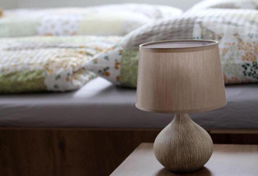 شقة غرفة واحدة, Apartmány V Podhradí