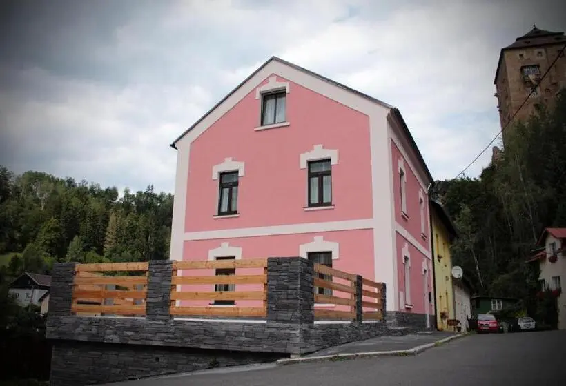 スイート, Apartmány V Podhradí