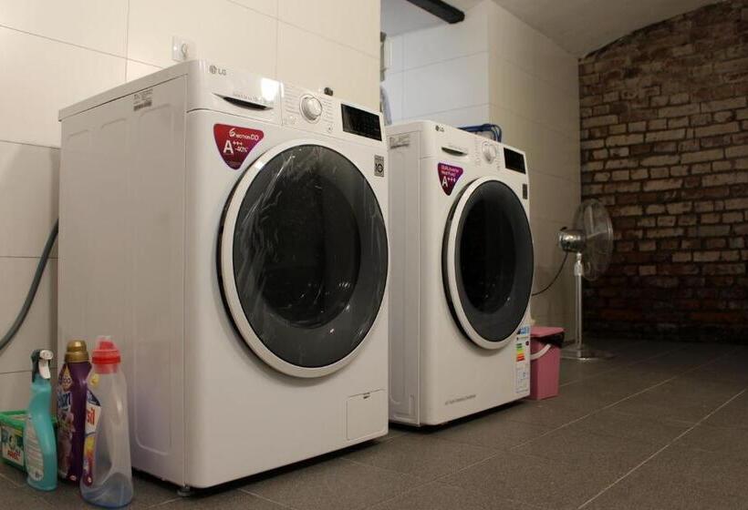 جناح, Apartmány V Podhradí