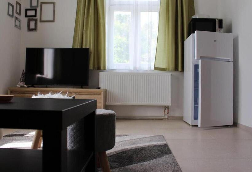 جناح, Apartmány V Podhradí