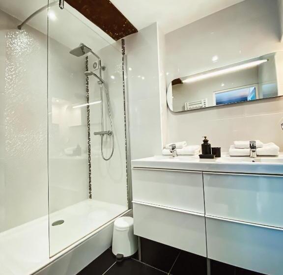 غرفة ديلوكس, L Accrochecoeur