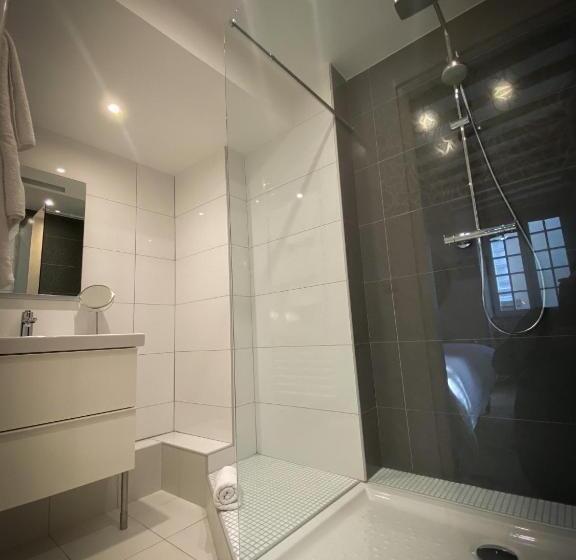 غرفة ديلوكس, L Accrochecoeur