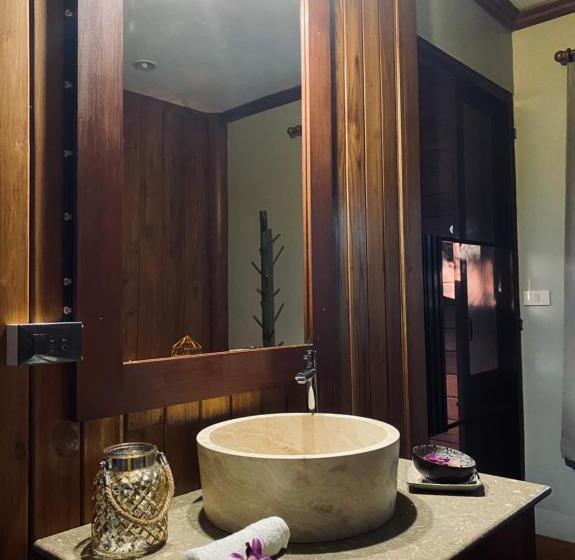 带大床的高级房间, Sak Ka Ya