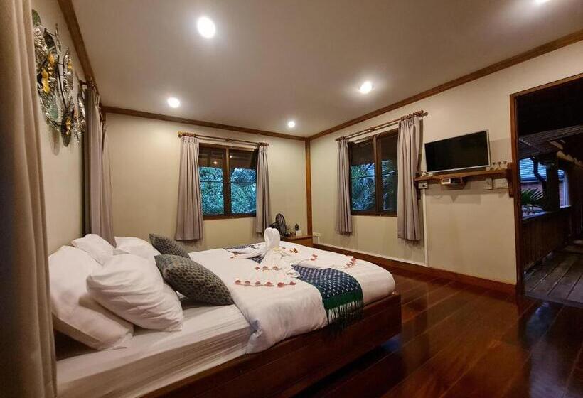 带大床的高级房间, Sak Ka Ya