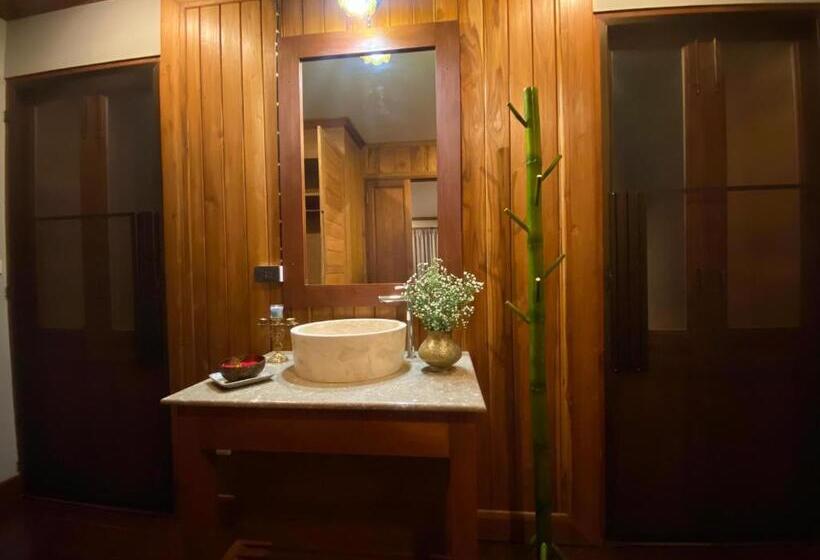 带大床的高级房间, Sak Ka Ya