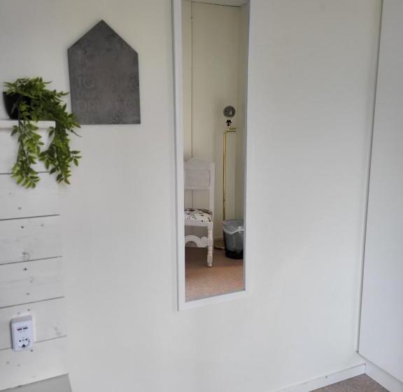 标准单人间共用浴室, Kg Sleepover & Ställplats