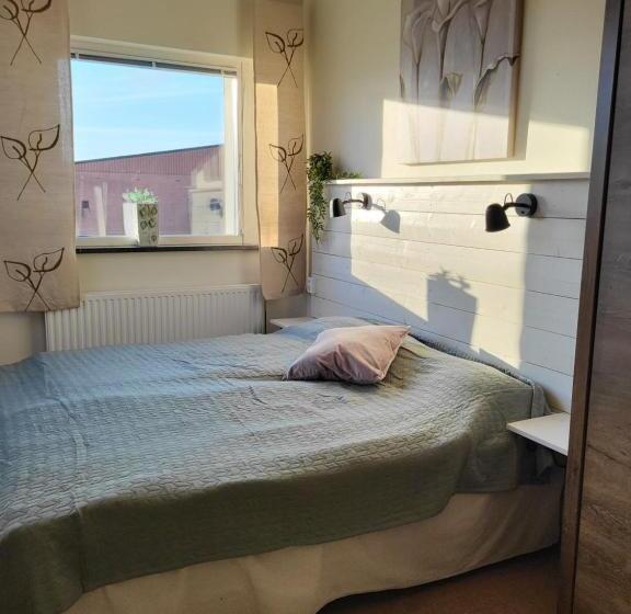 חדר סטנדרט חדר אמבטיה משותף, Kg Sleepover & Ställplats