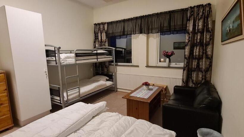 家庭房间共用浴室, Kg Sleepover & Ställplats