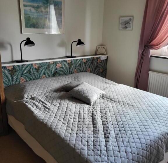 חדר משפחתי חדר אמבטיה משותף, Kg Sleepover & Ställplats