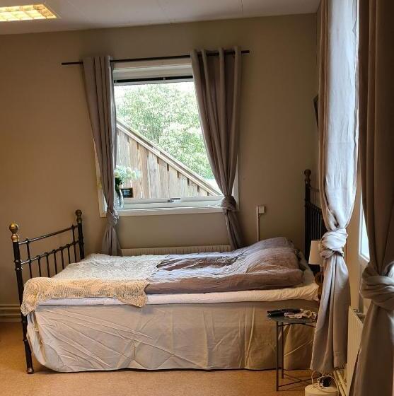 标准工作室, Kg Sleepover & Ställplats