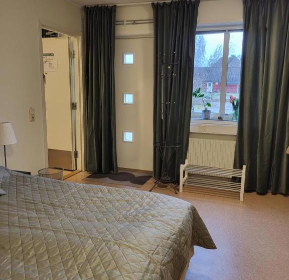 חדר סטנדרט, מיטת קינג, מותאם לאדם עם מוגבלויות, Kg Sleepover & Ställplats