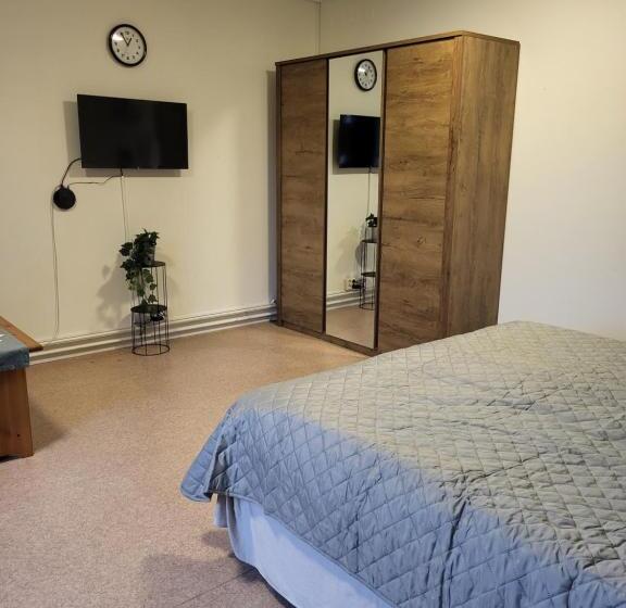 חדר סטנדרט, מיטת קינג, מותאם לאדם עם מוגבלויות, Kg Sleepover & Ställplats