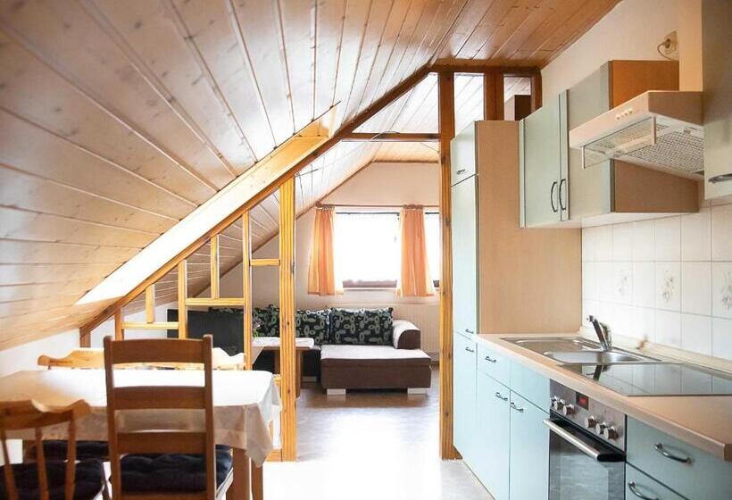 דירת חדר בקומת קרקע, Ennerla Hof