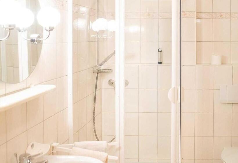 דירת שני חדרים, Ennerla Hof