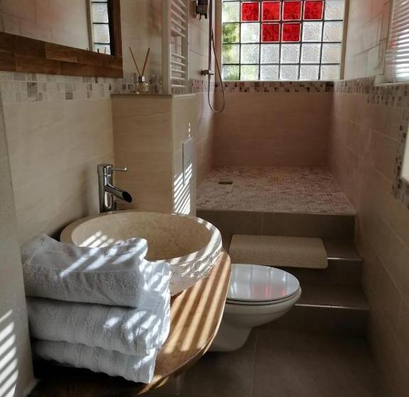 Номер Стандарт, L évasion Romantique Suite De Charme Avec Spa Privé à 20min De Paris Et Au Calme En Lisière De La Fo