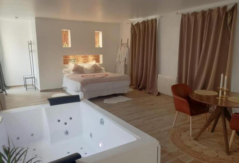 标准间, L évasion Romantique Suite De Charme Avec Spa Privé à 20min De Paris Et Au Calme En Lisière De La Fo