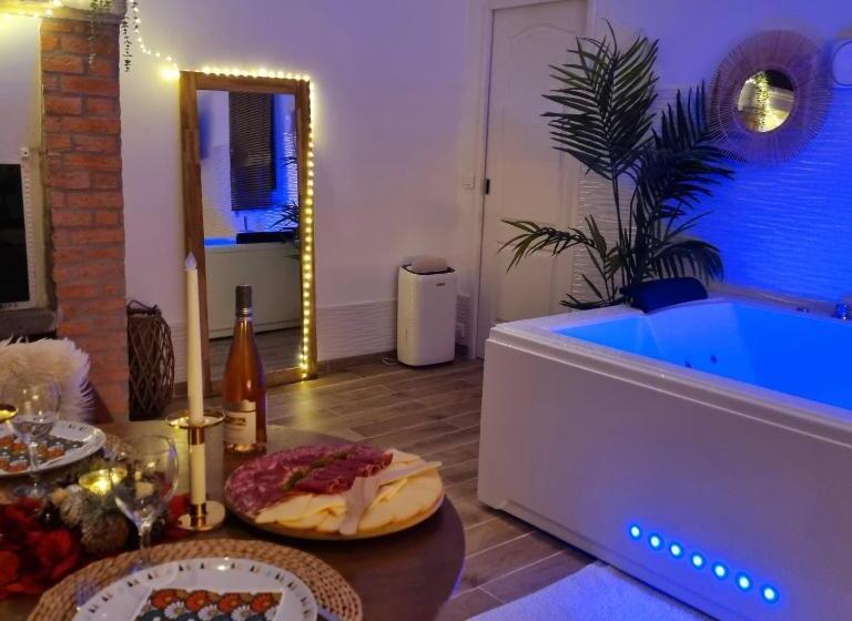 Номер Стандарт, L évasion Romantique Suite De Charme Avec Spa Privé à 20min De Paris Et Au Calme En Lisière De La Fo