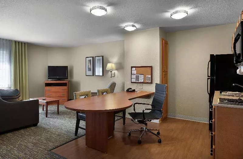 キングサイドベッドのスタンダードワンルーム, Candlewood Suites Savannah Airport, An Ihg