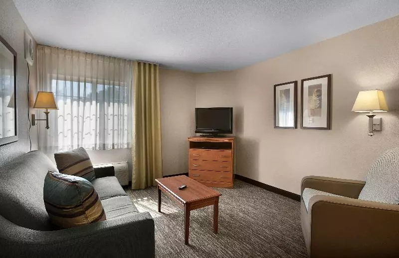 キングサイドベッドのスタンダードワンルーム, Candlewood Suites Savannah Airport, An Ihg