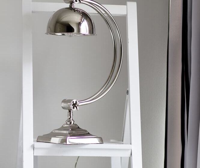 디럭스 룸, Fabian