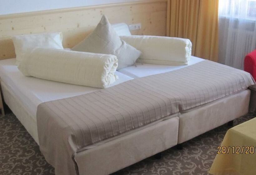 غرفة قياسية مزوَّدة بشُرفة, Feldwebel