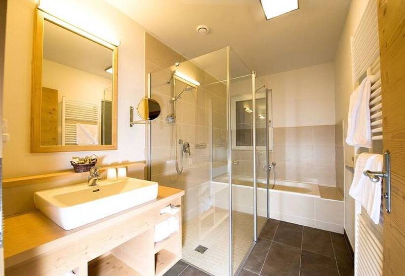 غرفة سوبيريور مطلة على الجبل, Feldwebel