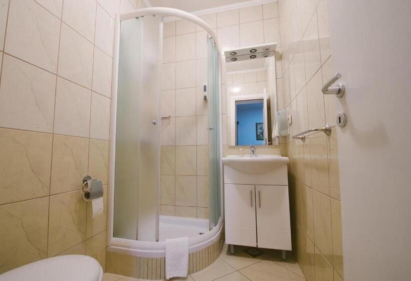 اتاق استاندارد سه نفره, Flowers