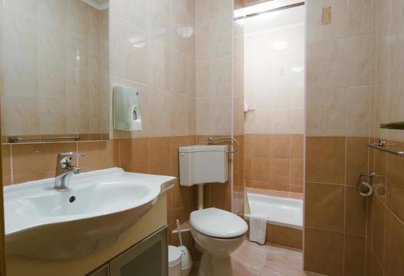 اتاق استاندارد سه نفره, Flowers