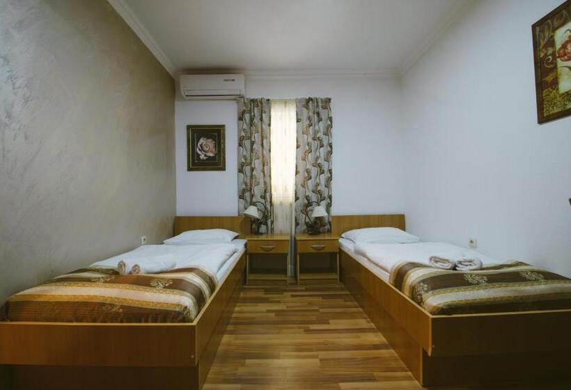 اتاق استاندارد, Flowers