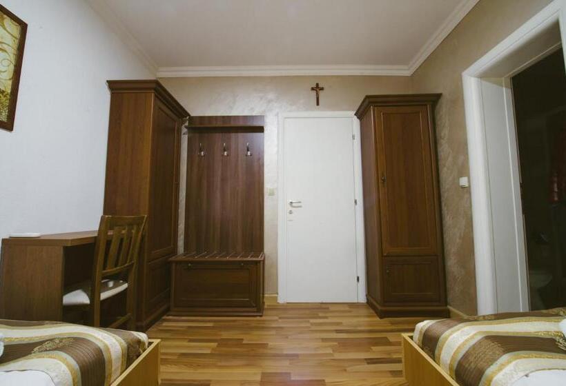 اتاق استاندارد, Flowers