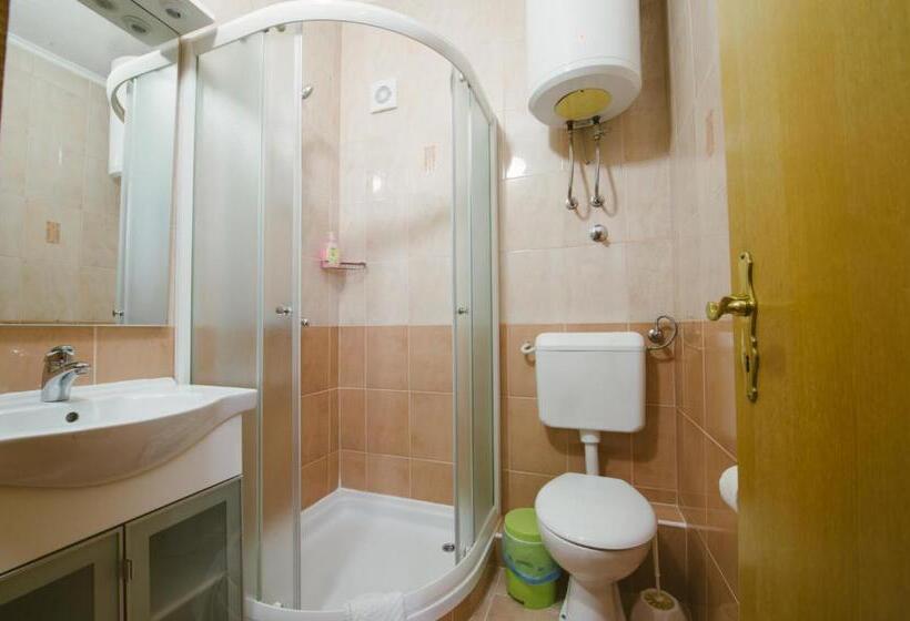 اتاق استاندارد, Flowers