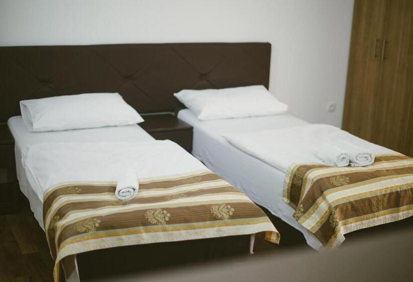 اتاق استاندارد, Flowers