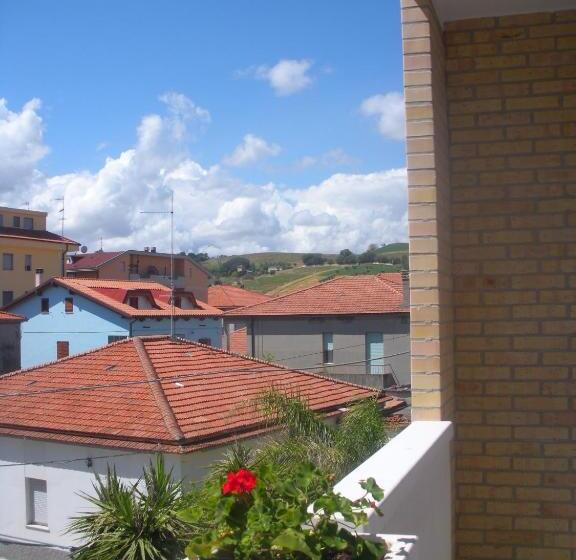 غرفة قياسية ثلاثية, Giada