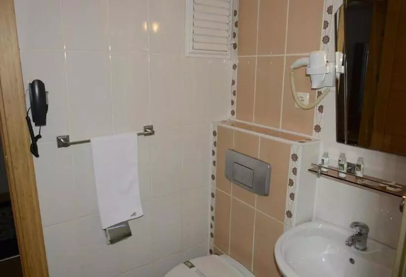 Camera Standard, Hermanos